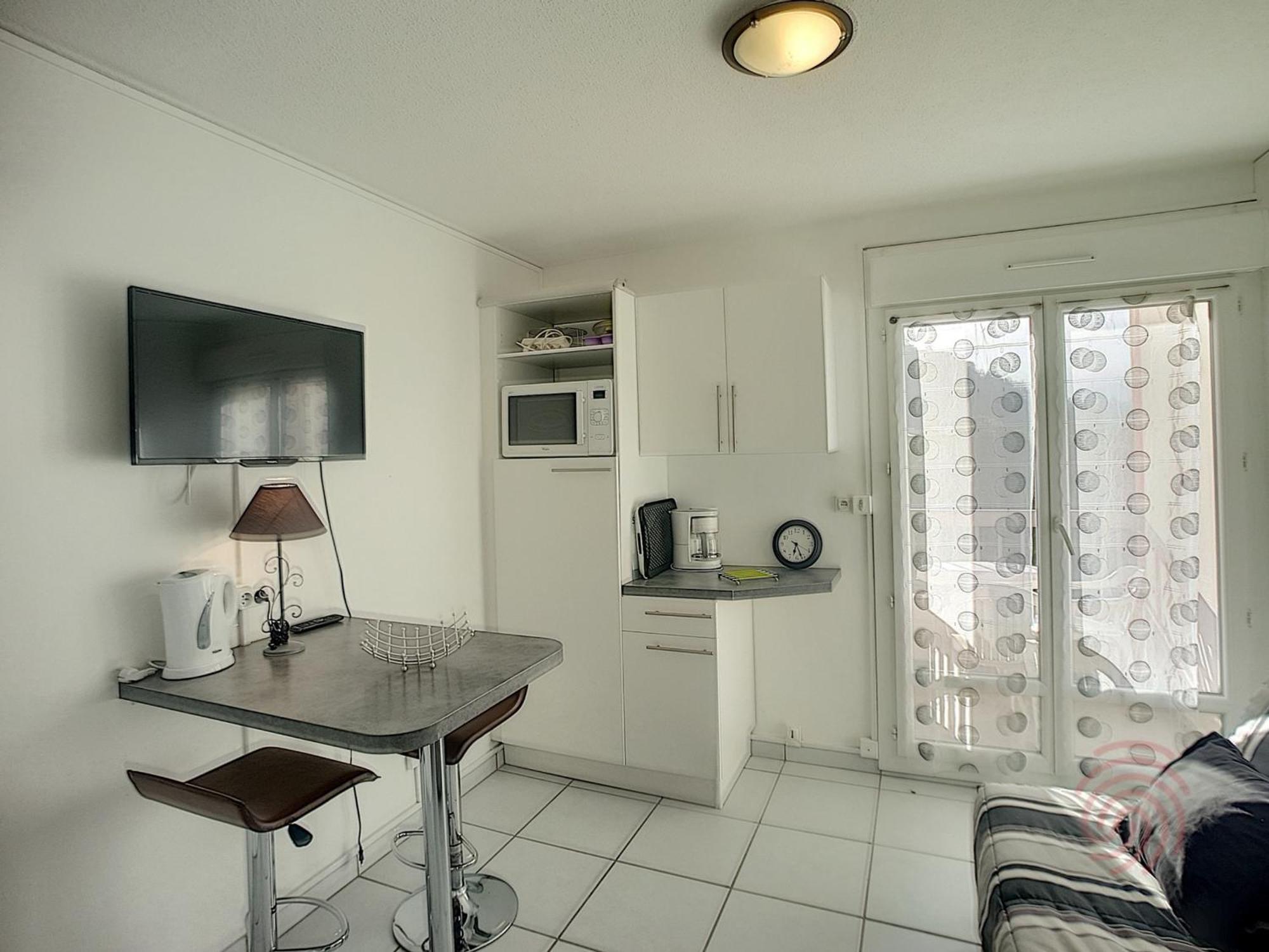 Studio Renove Avec Balcon, Animaux Acceptes, Wifi, A 650M Des Thermes - Fr-1-451-92 Lamalou-les-Bains Luaran gambar